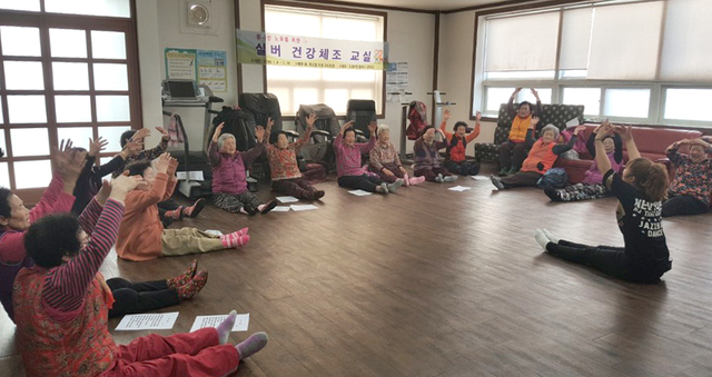 ▲ 청송군보건의료원은 오는 3월30일까지 마을 경로당을 직접 찾아 운동을 가르치는 ‘실버건강 체조교실’을 실시한다.ⓒ청송군