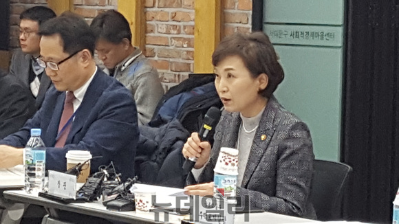 김현미 국토교통부 장관이 '주거복지협의체' 회의에서 모두발언을 하고 있다. ⓒ성재용 기자