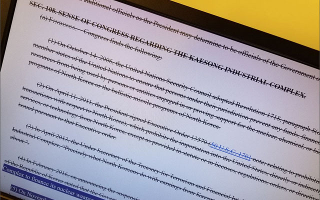 ▲ 2017년 11월 美상원 소위원회를 통과한 '오토 웜비어 대북금융제재법안'에서 개성공단 재개 반대 조항이 삭제됐다고 한다. ⓒ美VOA 관련보도 화면캡쳐.