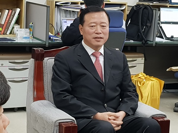 ▲ 자유한국당 청주청원당협 박경국 위원장이 22일 충북도청 기자실을 방문해 간담회를 가졌다.ⓒ김종혁 기자