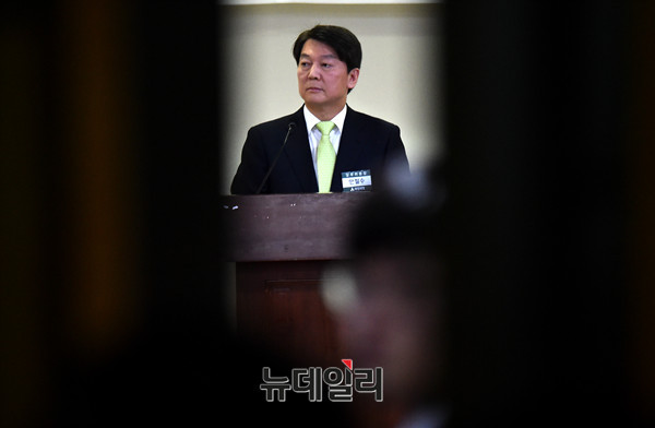 ▲ 국민의당 안철수 대표가 지난 12월 21일 국회 의원회관에서 바른정당과 통합을 놓고 열린 제 9차 당무위원회를 주재하고 있다. ⓒ뉴데일리 이종현 기자
