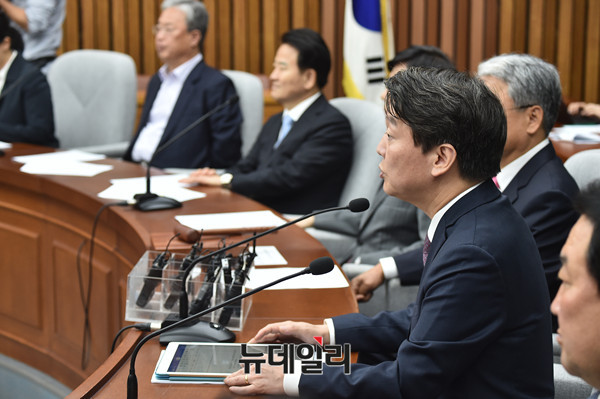 ▲ 국민의당 안철수 대표가 지난 10월 11일 오전 국회에서 열린 의원총회에 모두발언을 하고 있다.ⓒ뉴데일리 이종현 기자