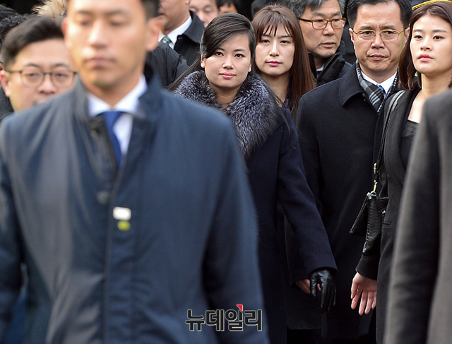 ▲ 현송월 북한 삼지연관현악단장이
 22일 오전 예술단 공연 사전점검을 위해 서울역에 방한한 모습. ⓒ뉴데일리 공준표 기자