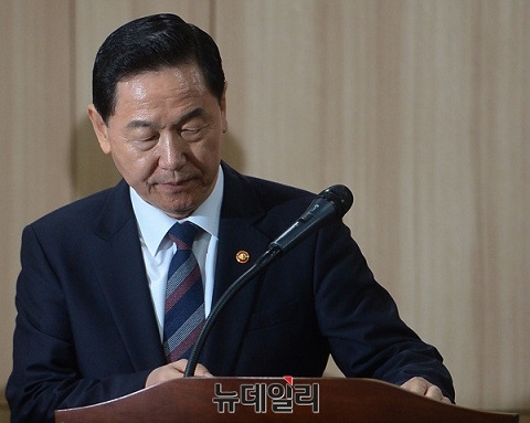 ▲ 작년 8월 김상곤 부총리 견 교육부 장관 취임 후 교육부가 내놓은 교육정책들이 잡음만 일으키고 있다는 지적이 나오고 있다. ⓒ뉴데일리DB