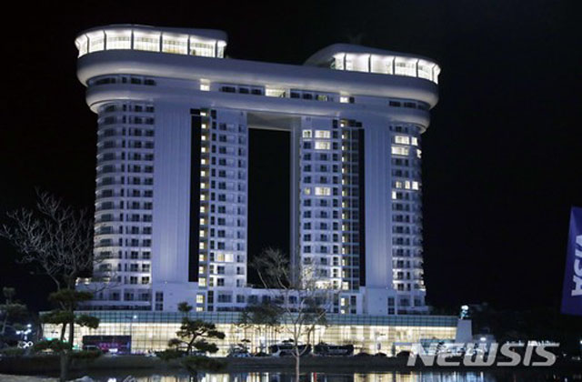 ▲ 현송월이 강원도 강릉에서 묵었다는 경포 스카이 베이 호텔. 아직 일반 숙박객은 받지 않는 상태로 알려졌다. 현송월이 묵을 당시 한국 정부는 해당 층을 모두 비운 것으로 알려졌다. ⓒ뉴시스. 무단전재 및 재배포 금지.