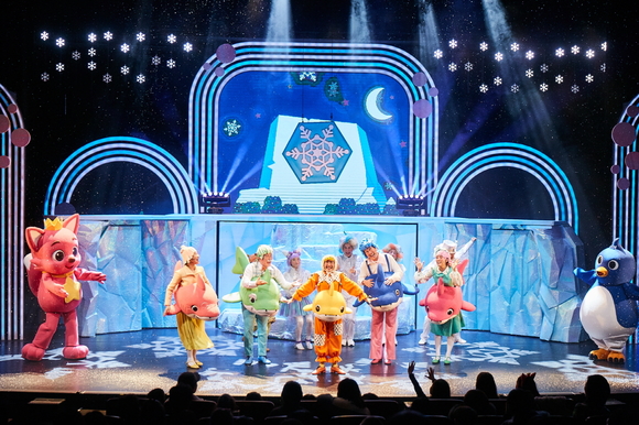 ▲ 유진기업은 서울 지역 소방공무원 가족을 어린이 뮤지컬 공연에 초대하는 '소방공무원 가족 문화공연 초청행사'를 개최한다고 23일 밝혔다.ⓒ유진기업