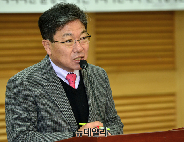 ▲ 인사말 하는 윤상직 자유한국당
 의원 ⓒ 뉴데일리 공준표