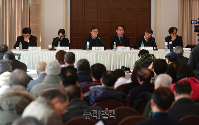 ▲ 왼쪽부터 윤창현 서울시립대 교수, 이옥남 바른사회시민회의 정치실장, 김영호 성신여대 교수, 배보윤 변호사, 장영수 고려대 교수, 조성환 경기대 교수. ⓒ뉴데일리 정상윤 사진기자