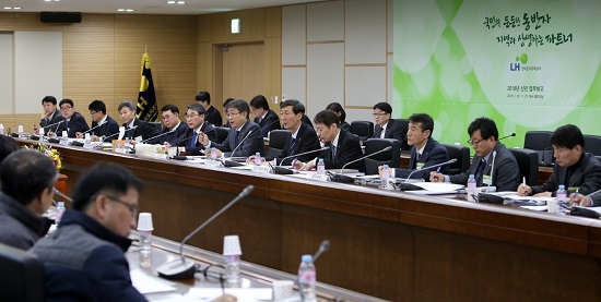 ▲ LH는 지난 15일부터 23일까지 진주혁신도시 소재 본사 사옥에서 본사 및 14개 지역본부를 대상으로 신년 업무보고를 실시했다. ⓒLH