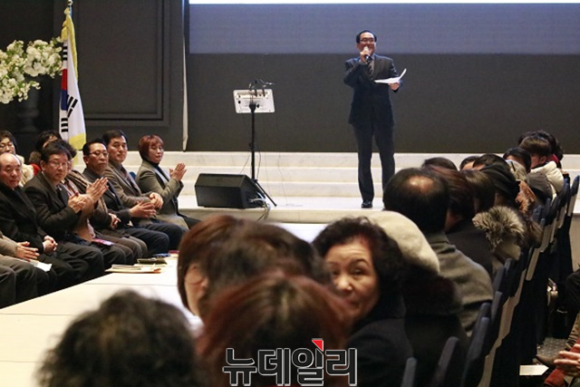 ▲ 국민의당 충북도당 신언관 위원장이 25일 자신의 세번째 시집 출판기념회를 가졌다.ⓒ김종혁 기자