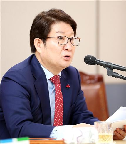 ▲ 권영진 대구시장은 25일 새해 첫 확대간부회의에서 대구시 공직자에게 “정신 바짝 차리자”면서 심기일전을 당부했다.ⓒ대구시