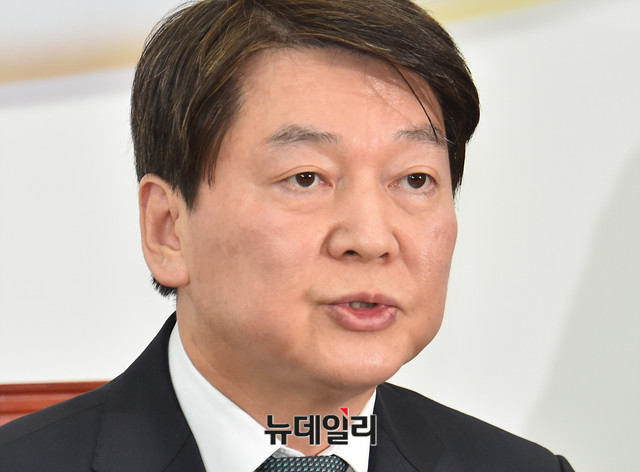 ▲ 안철수 국민의당 대표가 23일 오후 국회 국민의당 대표실에서 기자회견을 열고 발언하고 있다. ⓒ뉴데일리 이종현 기자