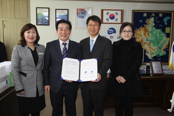 ▲ 진천군과 우석대학교가 29일 독서진흥 및 도서관 활성화를 위한 업무 협약식을 가졌다.ⓒ진천군