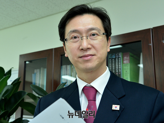 ▲ 6·13 지방선거에서 경남도지사
 출마를 선언한 경남도의회 강민국 의원. ⓒ뉴데일리 공준표 기자