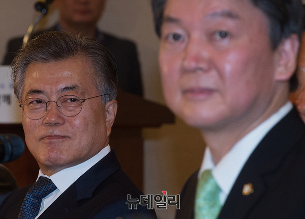 ▲ 문재인 대통령과 국민의당 안철수 대표(자료사진). ⓒ뉴데일리 정상윤 기자