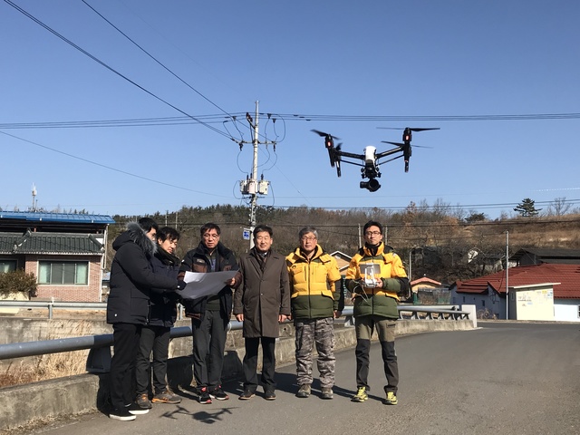 ▲ 시는 한국국토정보공사와 함께 2018년 지적재조사사업지구의 효율적 업무추진을 위해 드론을 활용한 항공영상 촬영을 실시한다.ⓒ영천시