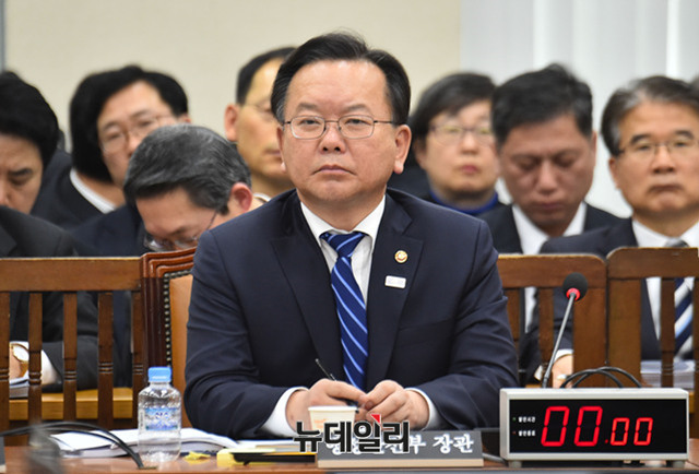 ▲ 국회 행정안전위원회 회의에 출석한 김부겸 행정안전부 장관. ⓒ뉴데일리 이종현 기자