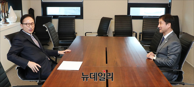 ▲ 이명박 전 대통령과 한병도 청와대 정무수석 ⓒ뉴데일리 정상윤
 기자