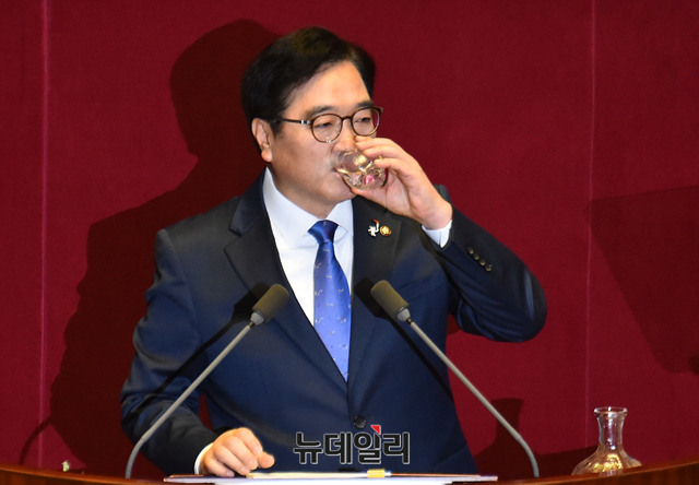 ▲ 더불어민주당 우원식 원내대표가 31일 국회 본회의장에서 교섭단체대표연설을 하고 있다. ⓒ뉴데일리 이종현 기자