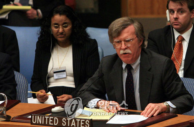 ▲ 유엔 주재 美대사 당시 반대 의견을 낸 사람에게 반박하는 존 볼튼. ⓒ연합뉴스. 무단전재 및 재배포 금지.