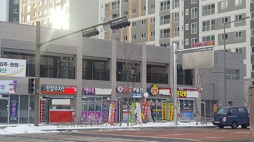 ▲ 일부 아파트가 입주를 시작하면서 중개업소도 단지 내 상가로 이동했다. ⓒ진건지구 B개업공인중개소 제공