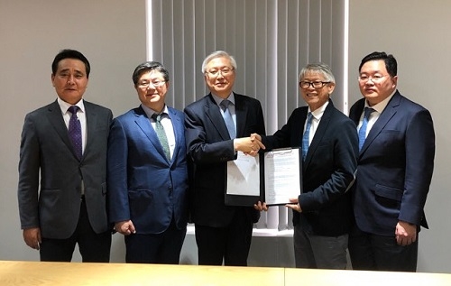 ▲ 사진 왼쪽부터 포스코건설 박영호 에너지사업본부장, 옥인환 인프라사업본부장, 한찬건 사장, 롱손 석유화학 뎁 봉바니치 부회장, 타마삭 세타둠 사장. ⓒ포스코건설