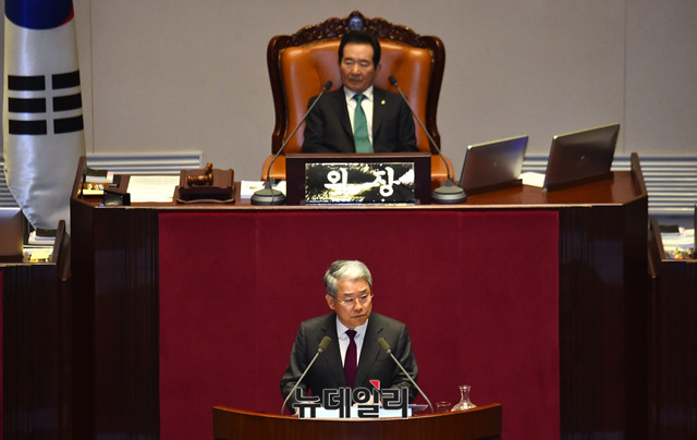 ▲ 2일 국회 본회의장에서 교섭단체 대표연설을 하는 국민의당 김동철 원내대표 ⓒ뉴데일리 이종현 기자