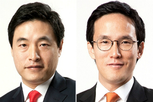 ▲ 조현식 한국타이어월드 대표이사 부회장(왼쪽)과 조현범 한국타이어 대표이사 사장(오른쪽).ⓒ한국타이어