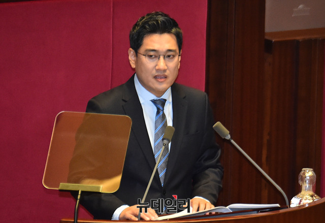 ▲ 5일 국회 비교선단체 대표연설을 하는 바른정당 오신환 원내대표. ⓒ뉴데일리 이종현 기자