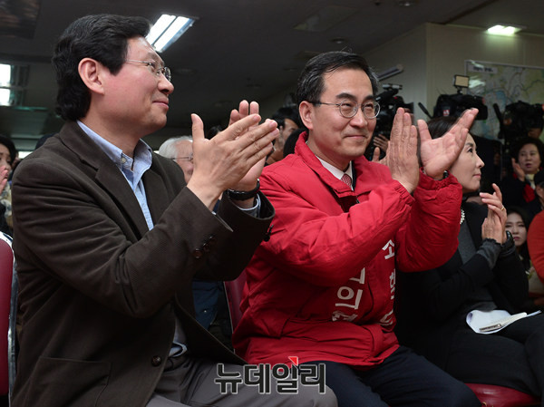 ▲ 창원미래네트워크 기획위원장을 맡고 있는 최형두 전 국회대변인(사진 오른쪽)은 5일 오후 경남 창원시청에서 기자회견을 열고 창원 등 인구 100만 명을 넘는 대형 기초자치단체에 자치구를 두지 않는 현행 지방자치법에 대해 헌법소원을 제기했다고 밝혔다. ⓒ뉴데일리 정상윤 기자