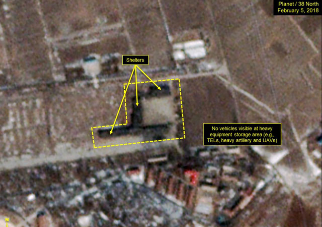 ▲ 38노스 측은 열병식 현장에 아직 탄도미사일이나 UAV(무인기) 등이 보이지 않는 이유가 주변의 장비 보관소에 넣어놨기 때문일 수도 있다고 지적했다. ⓒ美38노스 관련보도 화면캡쳐.