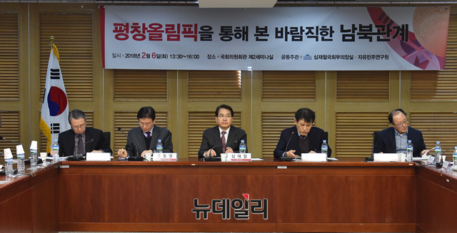 ▲ 자유한국당 심재철 국회부의장이 북한 만경봉92호가 강원 동해 묵호항에 입항한 6일 오후, 의원회관에서 북한의 위장평화공세에 관한 세미나를 열고 있다. ⓒ뉴데일리 이종현 기자