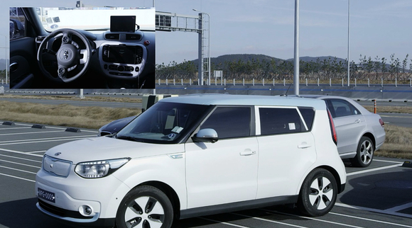 ▲ 원격 전자동 주차시스템(RSPA) 시연 모습.ⓒ현대모비스