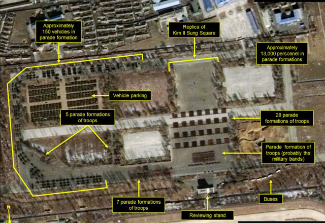 ▲ 美38노스가 6일(현지시간) 공개한 북한군 열병식 준비 위성사진. 병력 1만 2,000여 명, 자주포와 탱크 등 기갑차량 150여 대가 보인다. ⓒ美38노스 관련보도 화면캡쳐.