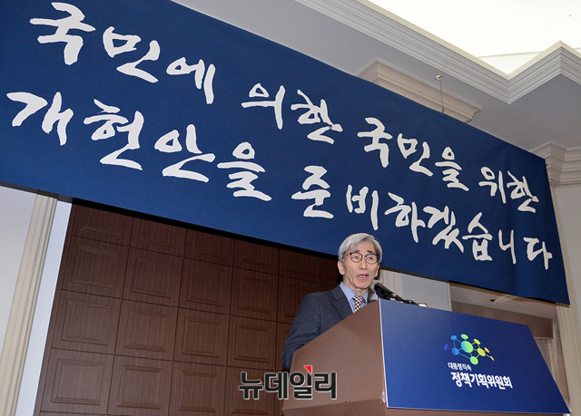 ▲ 정해구 정책기획위원장이 7일 오후 서울 프레스센터에서 기자간담회를 갖고 있다. ⓒ뉴데일리 공준표 기자