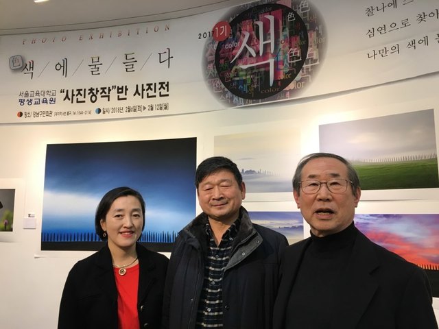 ▲ 하재열 지도교수(가운데), 최연장자 채현석씨(오른쪽), 최연소자 인상희씨(왼쪽) ⓒ뉴데일리