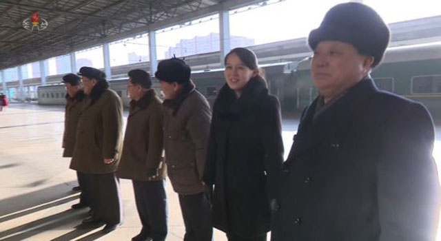 ▲ 지난 6일 北선전매체가 보도한 '삼지연 관현악단' 환송식 장면. 오른쪽 두번째 김여정이 보인다. ⓒ연합뉴스. 무단전재 및 재배포 금지.