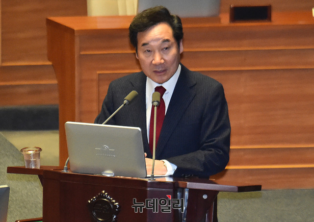 ▲ 이낙연 국무총리가 7일 오후 국회 본회의장에서 열린 교육-사회-문화 분야에 관한 대정부질문에서 의원들의 질문에 답하고 있다. ⓒ뉴데일리 이종현 기자