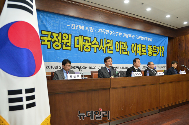 ▲ 왼쪽부터 제성호 중앙대 법학전문대학원 교수·유동열 자유민주연구원장·송대성 건국대 초빙교수·이한중 전 국정원 대공수사국장·이정훈 동아일보 기자 ⓒ뉴데일리 공준표 사진기자