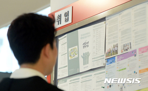 ▲ 국가 교육근로장학사업을 통해 대학생에게 생활비 마련, 근로경험 등의 기회가 제공되는 가운데 부정근로 조장 등이 적발된 근로기관 수십곳이 자격을 박탈 당했다. ⓒ뉴시스