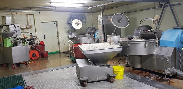 ▲ 대전시 특별사법경찰이 성을 앞두고 식품위생법을 위반한 업체를 단속했다.ⓒ대전시