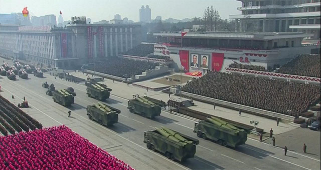 ▲ 북한이 지난 8일 건군절 열병식에서 공개한 신형 단거리 탄도미사일(SRBM). 운반차량은 다르지만 러시아제 '이스칸다르'와 매우 닮았다. ⓒ北선전매체 영상-美38노스 관련보도 화면캡쳐.