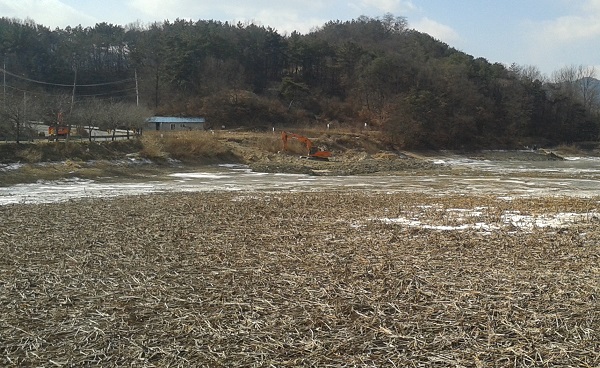 ▲ 현재 준설사업이 진행되고 있는 구일소류지.ⓒ옥천군