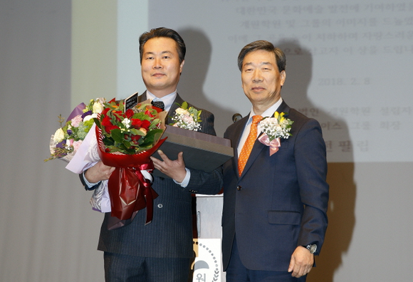 ▲ 김길용 안무가, 김영식 계원학원 이사장 (왼쪽부터) ⓒ 파라다이스그룹