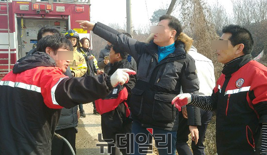 ▲ 10일 오후 세종시 금남면 발산리에서 발생한 진화현장에서 소방지휘체계에 불응하는 난맥상이 드러났다.ⓒ뉴데일리