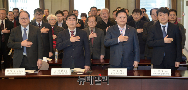 ▲ 왼쪽부터 신영무 바른사회운동연합 상임대표·김태원 한국미래교육연구원장·우동기 대구광역시 교육감·이주호 KDI 국제정책대학원 교수. ⓒ뉴데일리 공준표 사진기자