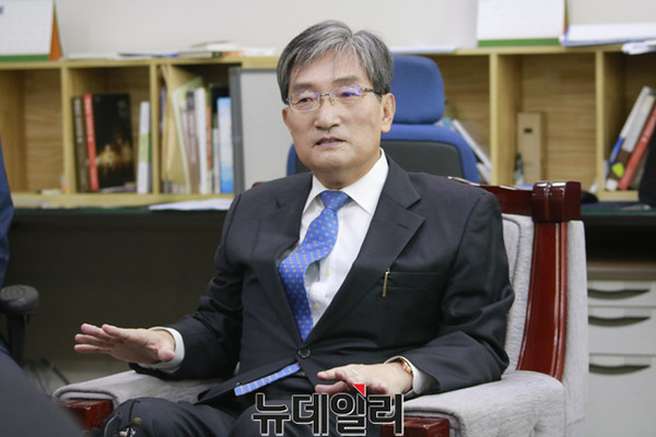 ▲ 노영민 주중대사가 지난해 10월 중국으로 출국 전 충북도를 찾아 소회를 밝히고 있다.ⓒ뉴데일리 충청본부 DB