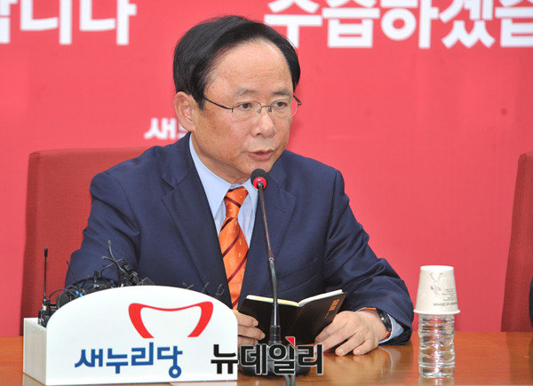 ▲ 과거 개최됐던 당 최고위원·중진의원연석회의에서 공개 모두발언을 하고 있는 이주영 의원의 모습. ⓒ뉴데일리 이종현 기자