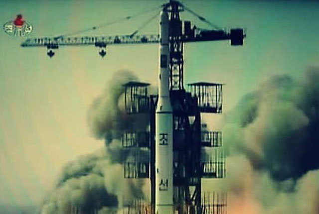 ▲ 북한이 2012년 12월 발사한 시험용 ICBM '은하 3호'의 선전 영상. 한국 해군이 주요 잔해를 수거, 분석했다. ⓒ北선전매체 화면캡쳐.