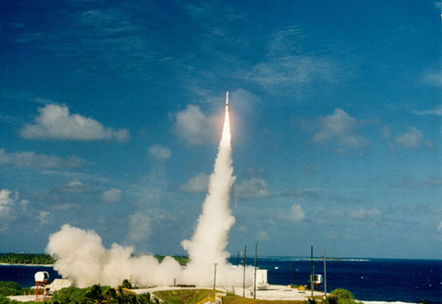 ▲ 美본토를 적 탄도미사일로부터 지키는 핵심 수단 'GBI(지상배치 요격미사일)'의 시험 발사 장면. ⓒ美글로벌시큐리티 관련내용 캡쳐.